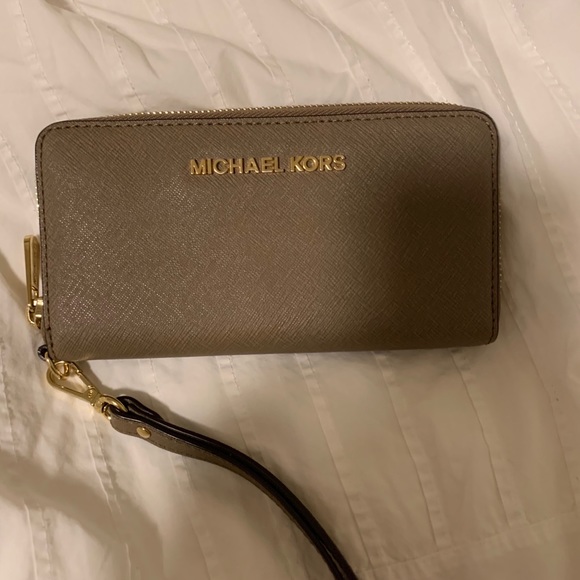 Michael Kors Wallet - Picture 1 of 3